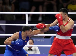 Ayoub Ghadfa peleando en los Juegos Olímpicos de París (Fotografía del COE)